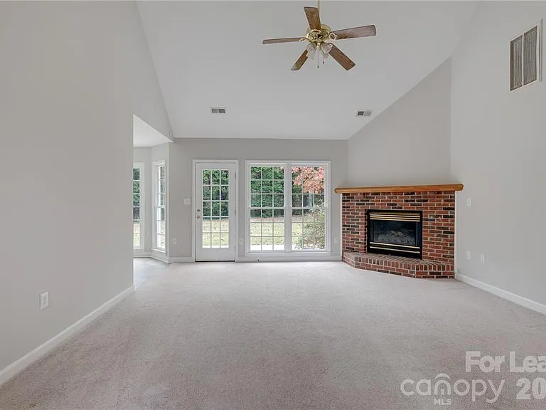 136 Trollingwood Ln — Photo 9