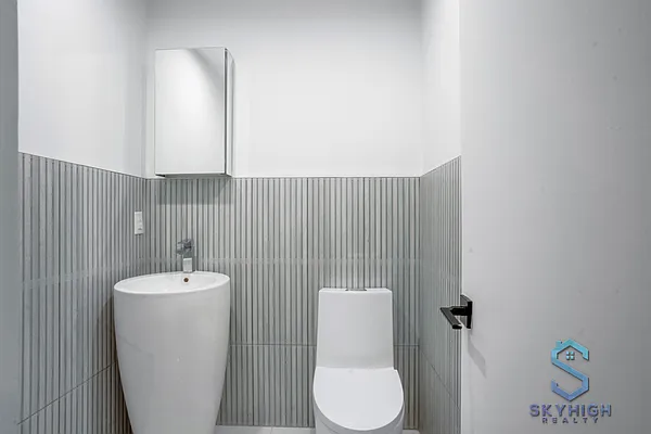 Rented by Skyhigh Realty NYC LLC | media 10