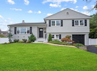 83 Haypath Rd, Plainview, NY 11803