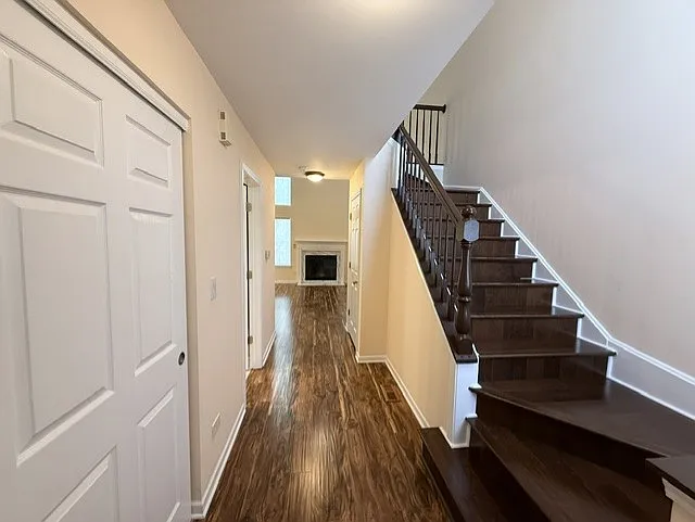 707 Kingsbridge Dr — Photo 2