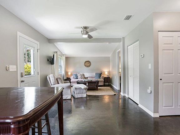 4th image of 230 Saint Johns Dr