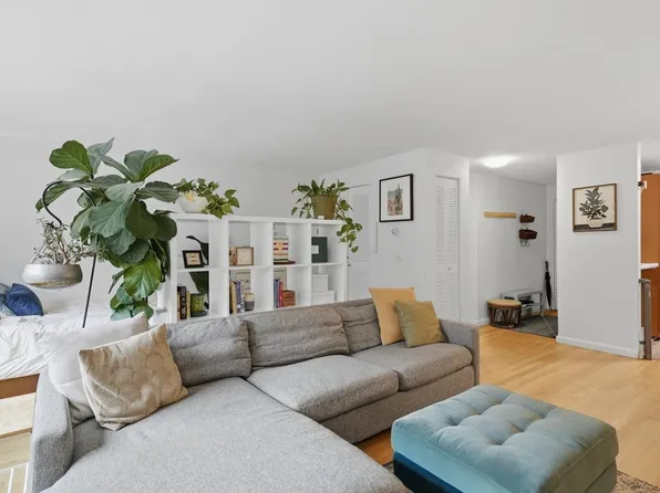 205 Kent St APT 35, Brookline, MA 02446