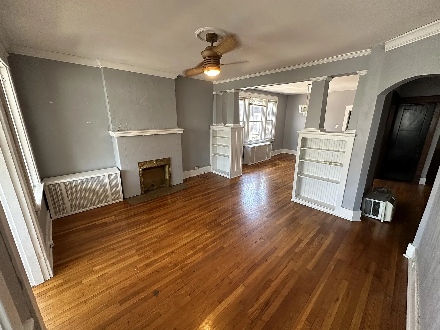 2727 Broadway Ave — Photo 3