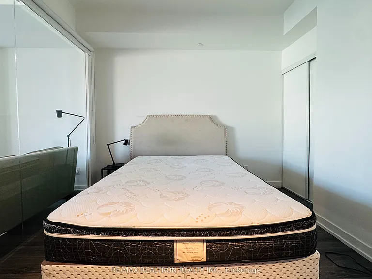 20 Edward St #1018 — Photo 5