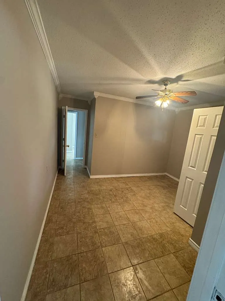 3 bed, 1080 sqft, $1,800 — Photo 4