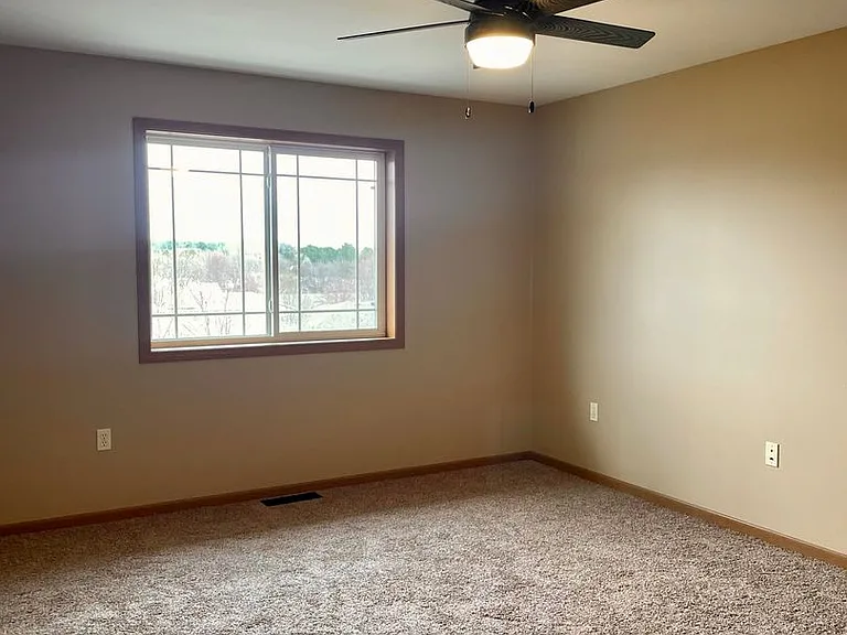 3552-3558 E Meadows Pl — Photo 12
