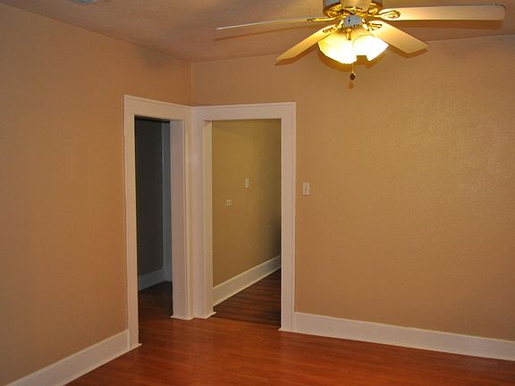 5th image of 317 Cynisca St
