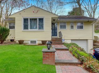 22 Walnut Pl, Huntington, NY 11743