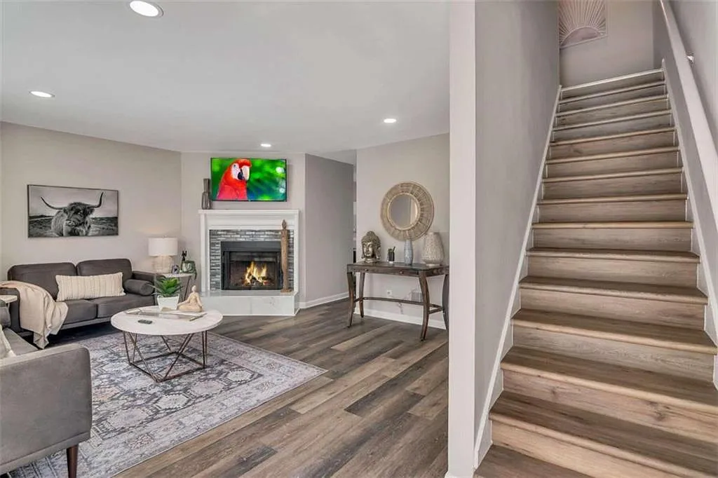 3 bed, 2.5 bath, $3,750 — Photo 1