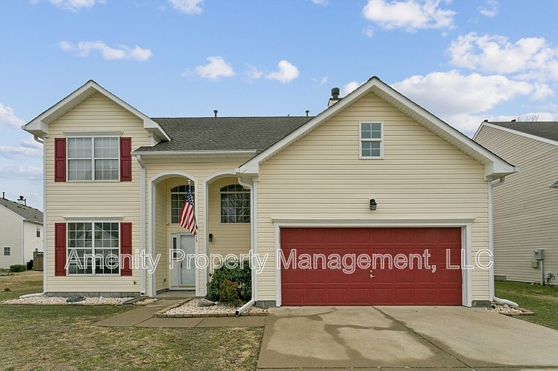 1st image of 979 Holbrook Dr