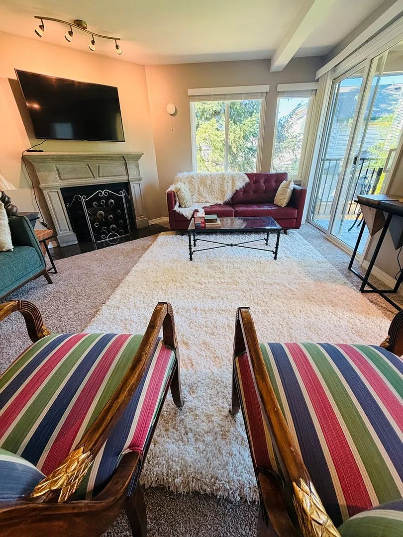 Charming 2BR Condo in Bothell — Photo 4