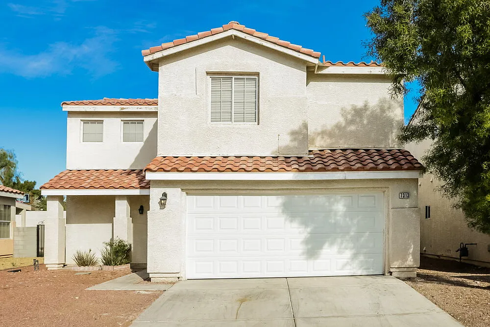 3 bed, 2.5 bath, 1343 sqft, $2,285 — Photo 1