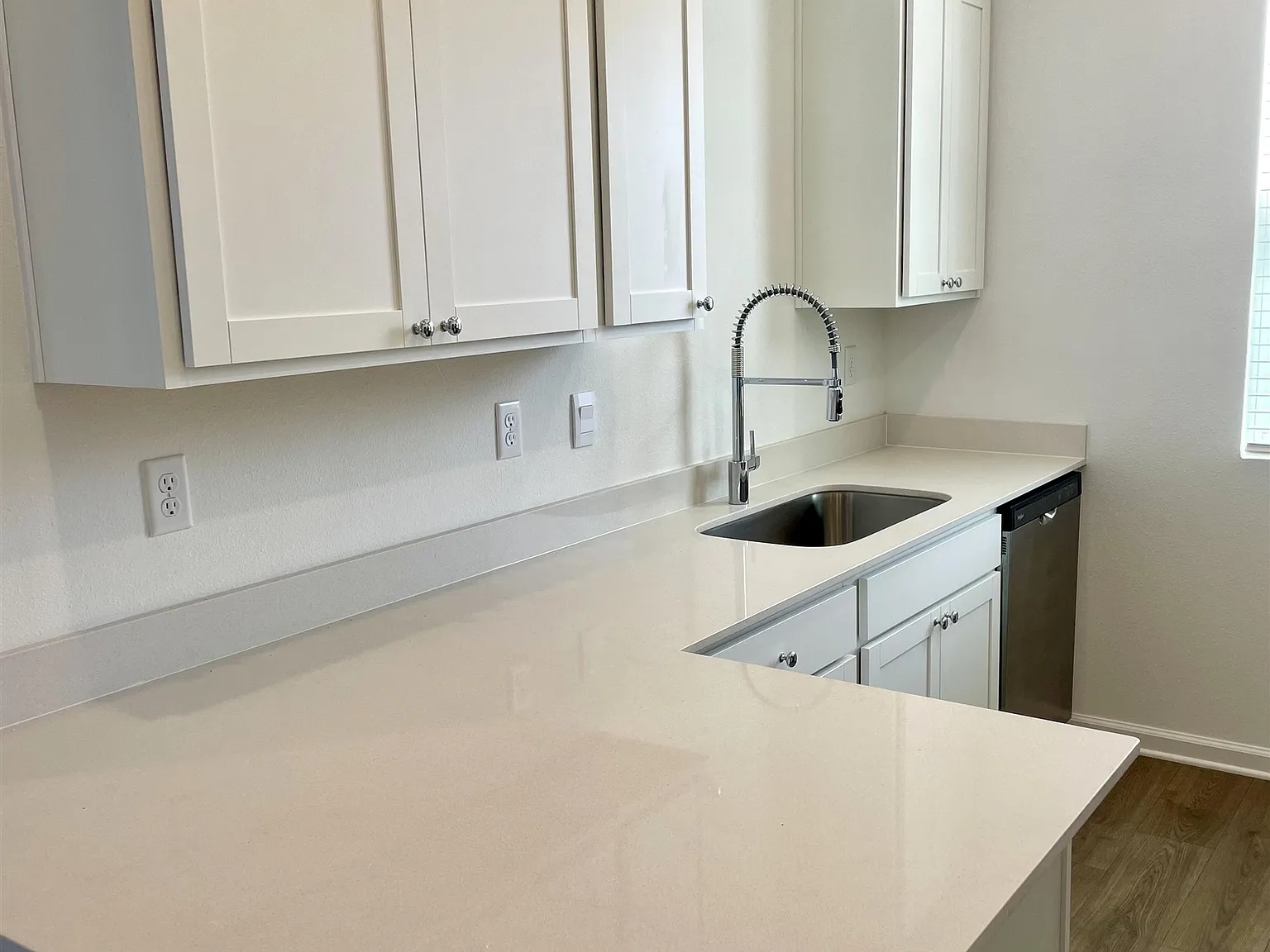 3 bed, 2.5 bath, 1308 sqft, $1,850 — Photo 4