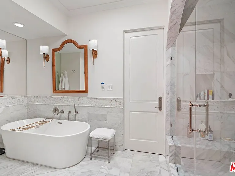 717 N Rodeo Dr — Photo 20
