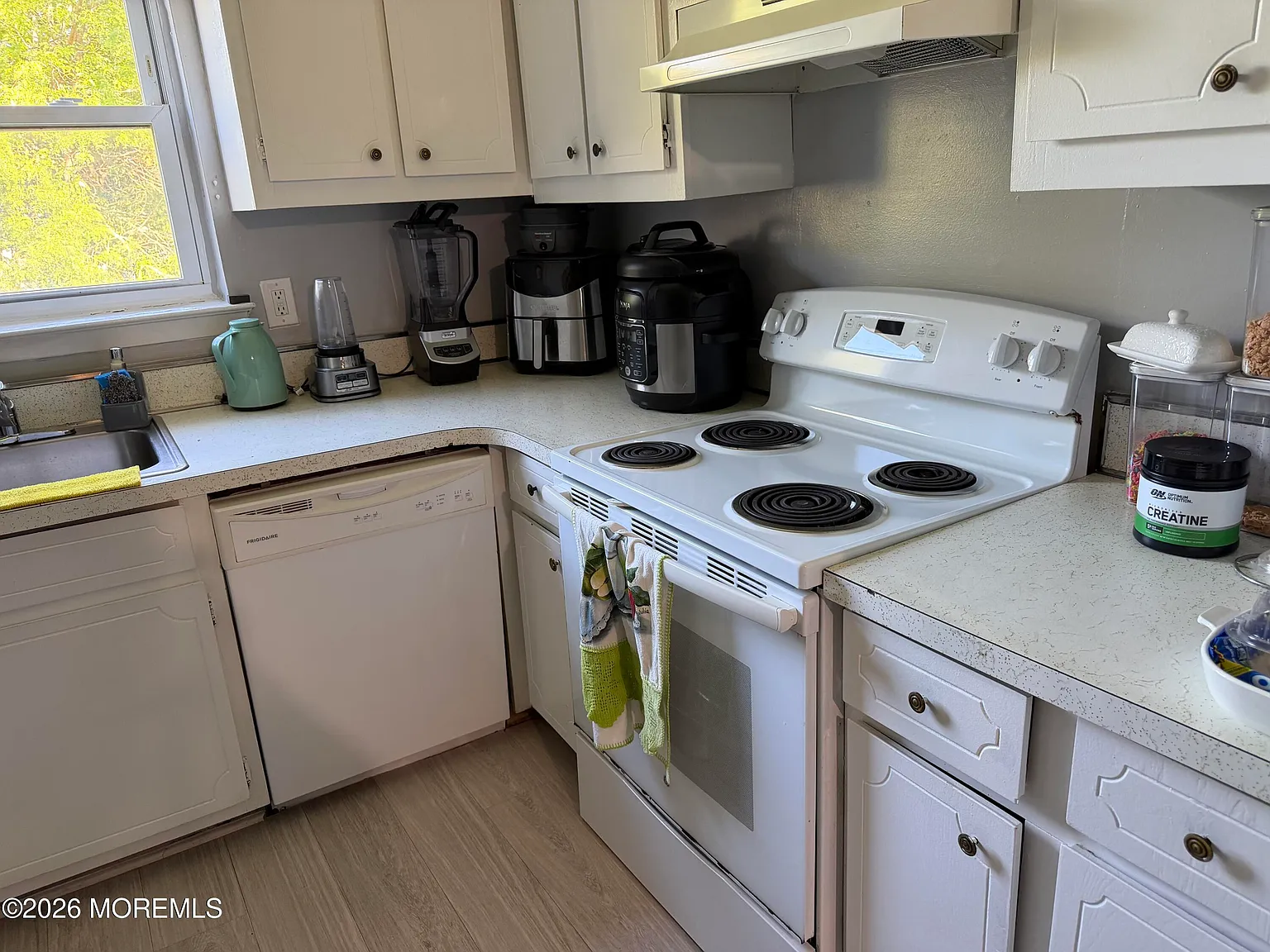 2 bed, 1015 sqft, $3,400 — Photo 3