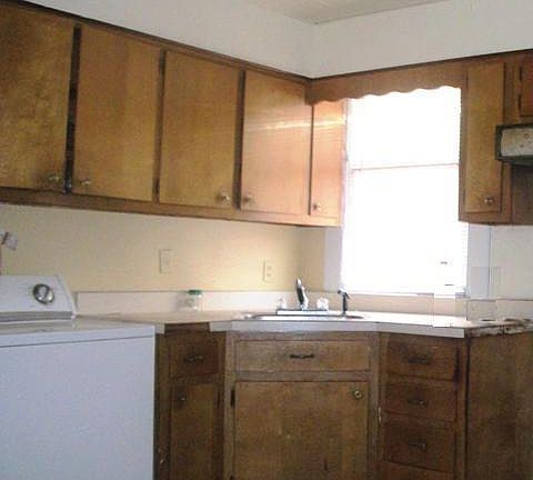 5th image of 1596 Foster Ave