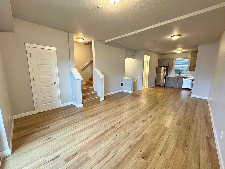 J0459 - Stafford St. Apartments — Photo 32