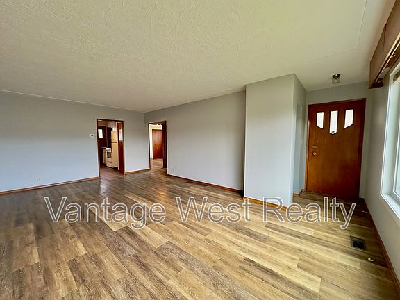 4th image of 830 Rose Ave