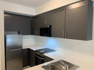 16 Marquette Ave #6, Toronto, ON M6A 1X9