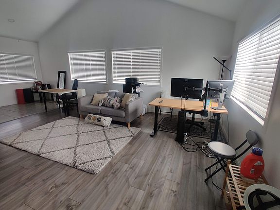 2nd image of 3750 Clarington Ave APT 2