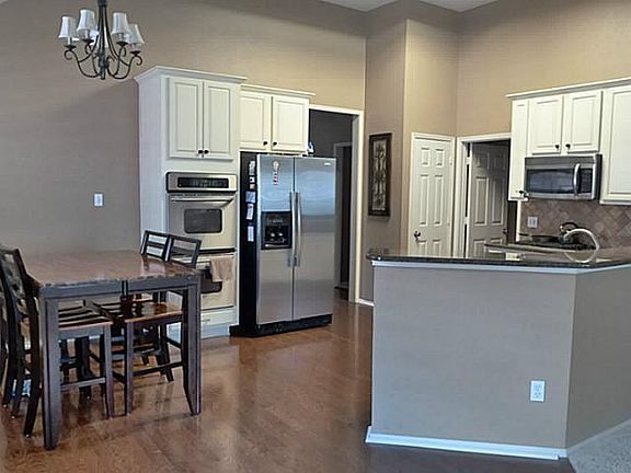 4th image of 2029 Londonderry Dr