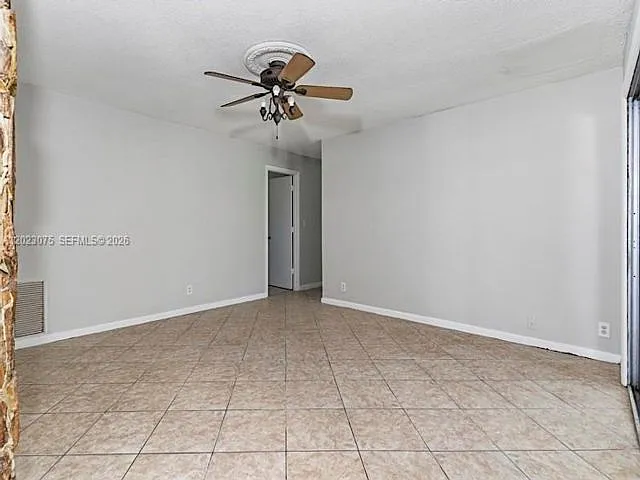3910 NW 4th Ct — Photo 4