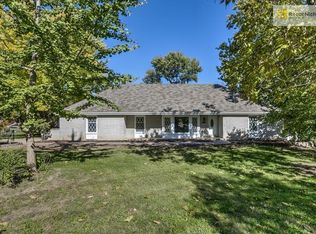 8221 Roe Ave, Prairie Village, KS 66208