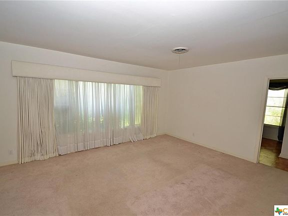 3rd image of 3006 Arroyo Dr