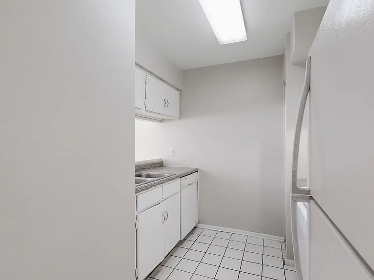 Welcome to Wymore 360 Apartments, where modern kitchens meet convenience. Enjoy spacious layouts with sleek finishes, perfect for cooking and entertaining. Elevate your living experience todayschedule a tour now!