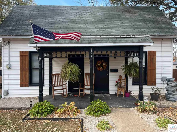 607 N Oak St, Stover, MO 65078