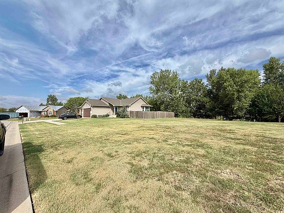 3rd image of 814 N Homestead Dr