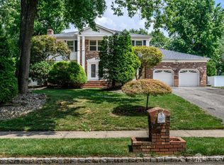 30 Shilling Rd, Manalapan, NJ 07726
