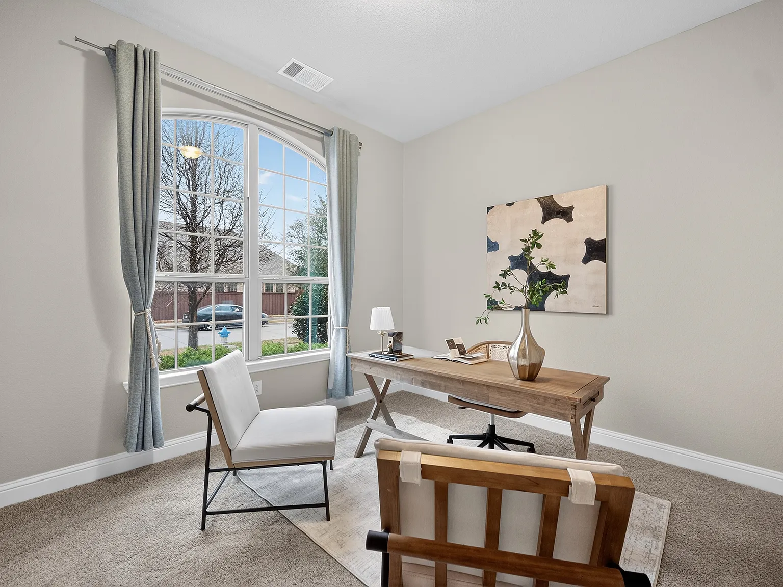 4 bed, 3.5 bath, 3462 sqft, $3,900 — Photo 4