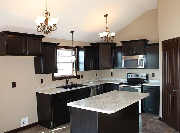 5th image of 1847 Camelot Dr