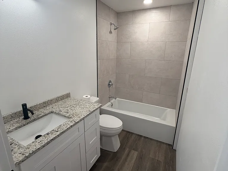 3638 E Squire Ave #UPPER — Photo 5