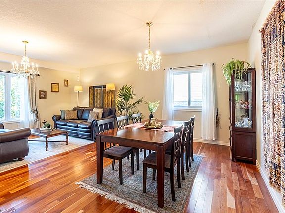 5th image of 564 Willow Wood Dr