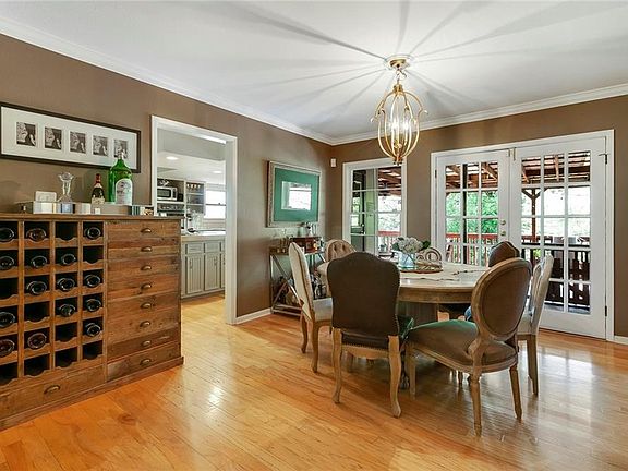 5th image of 205 Ashworth Dr