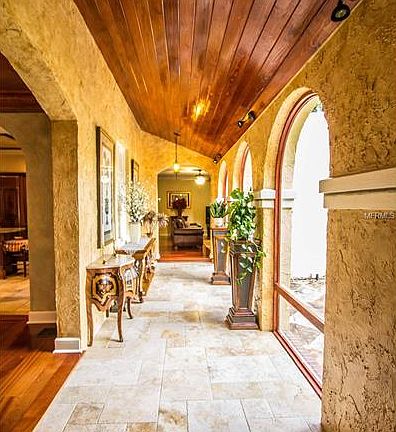 5th image of 414 S Royal Palm Way