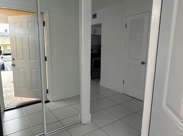 7370 SW 82nd St APT E120, Miami, FL 33143