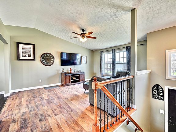 4th image of 220 Ten Mile Dr