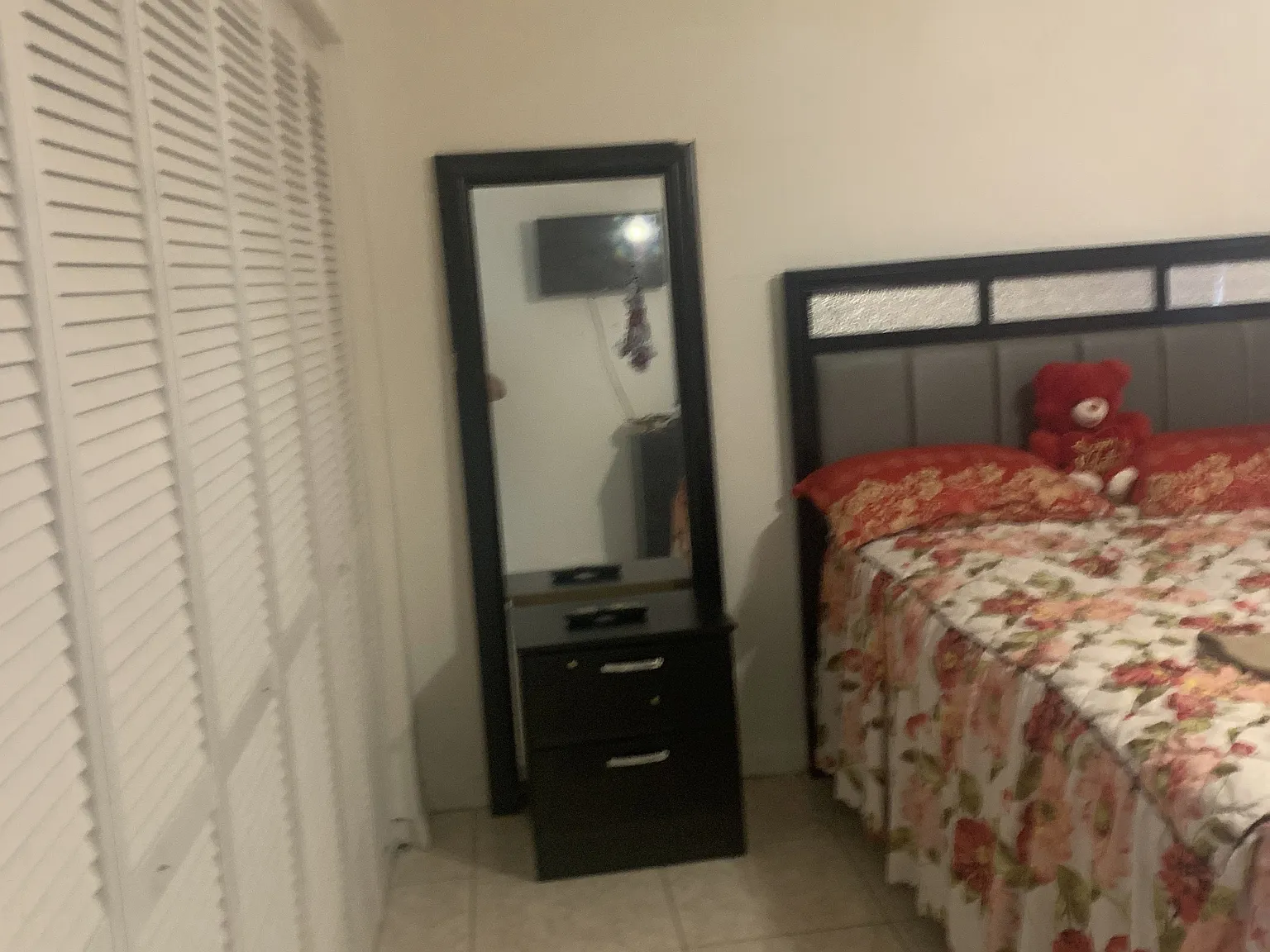 3 bed, 1000 sqft, $2,500 — Photo 3