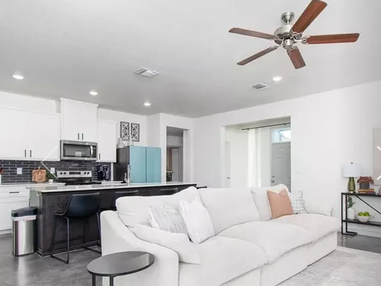 810 Freedom Cir — Photo 4