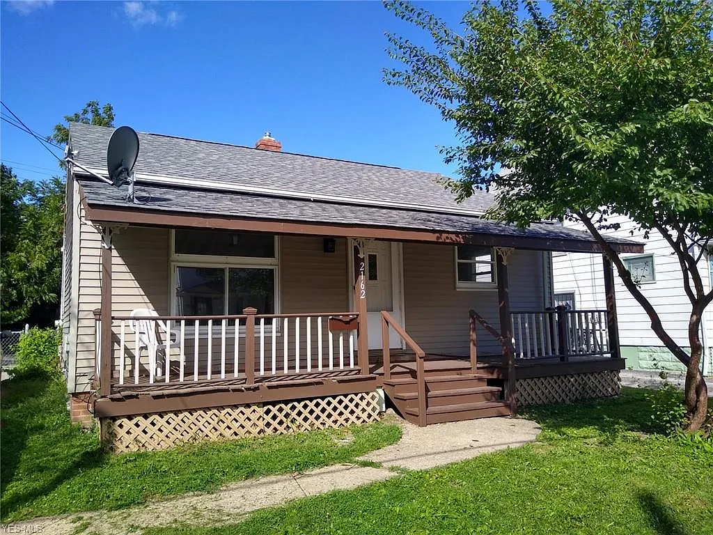 2162 W 105th St photo 1