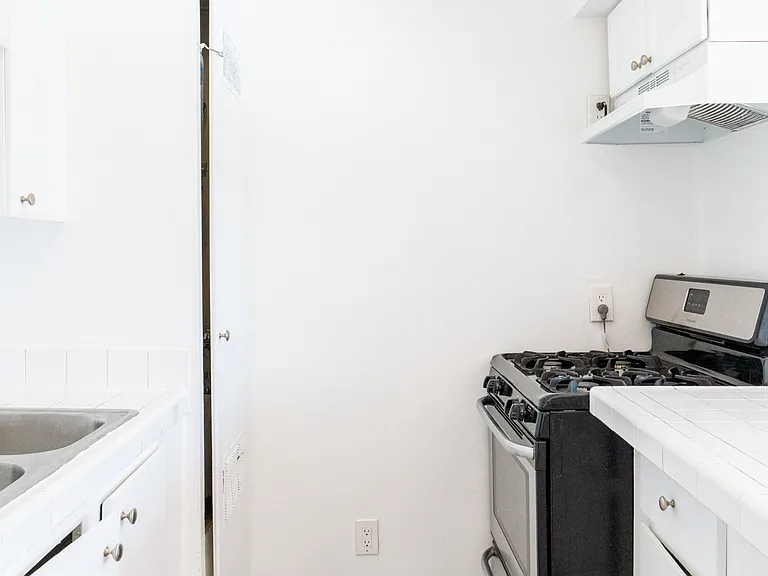 218 Lake Shore Ter #3 — Photo 2