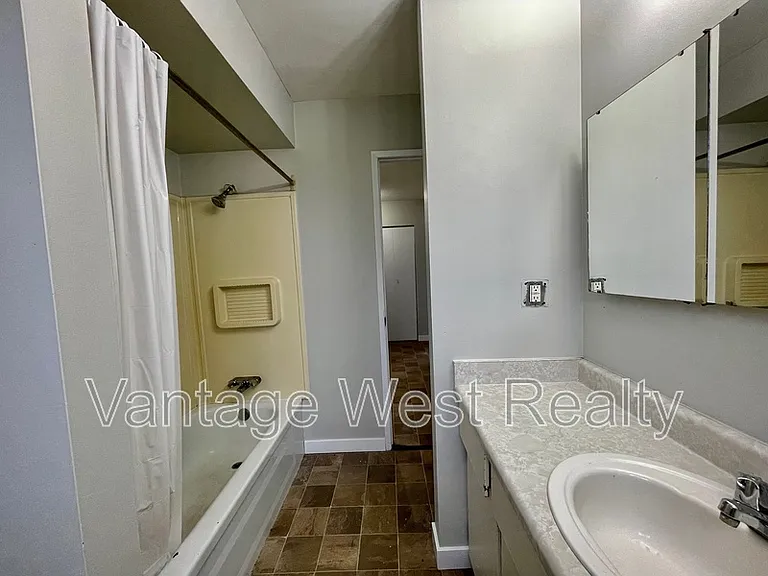 404 Hein Rd — Photo 20