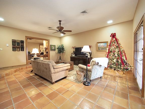 4th image of 4209 Spring Creek Dr