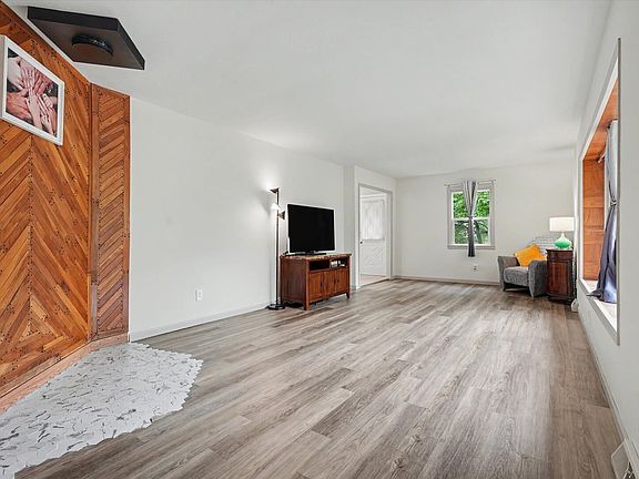 5th image of 528 Chester Ave