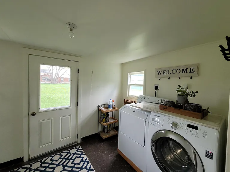 980 Wenzel Ln — Photo 25