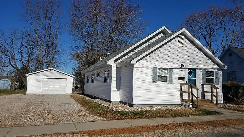 303 W Locust Ave photo 1