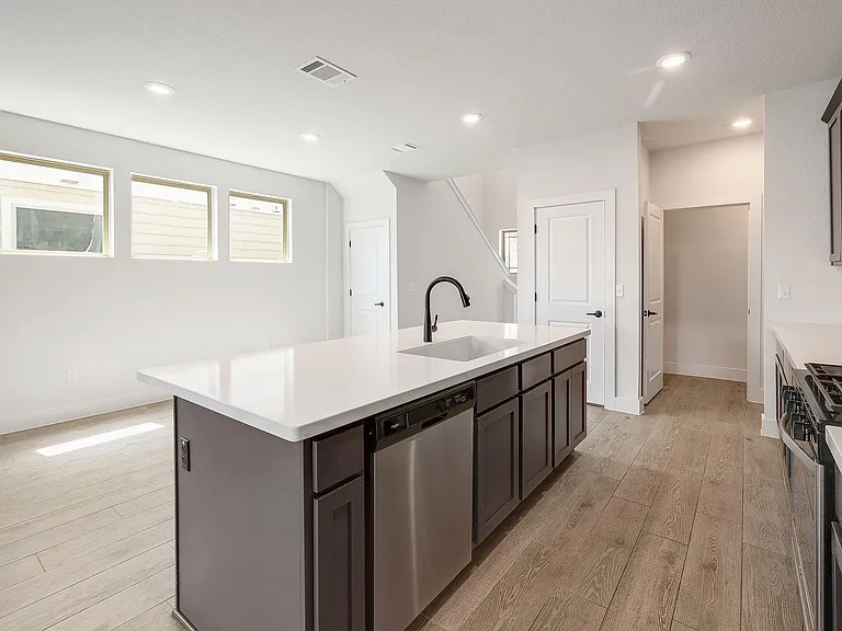 6111 Dumfries Ln — Photo 11